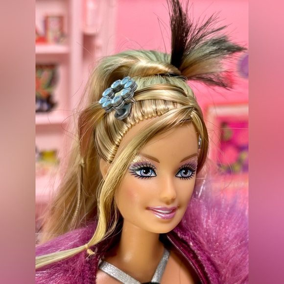 Barbie Fashion Show Barbie Glam Rocker Doll 2004 - Picture 2 of 8